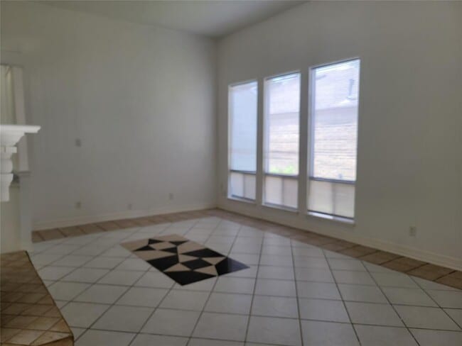 Building Photo - 4307 Willow Beach Dr
