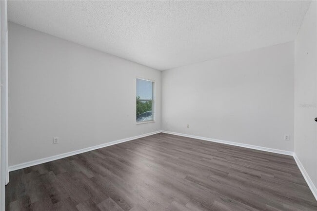 Building Photo - 746 Lockbreeze Dr