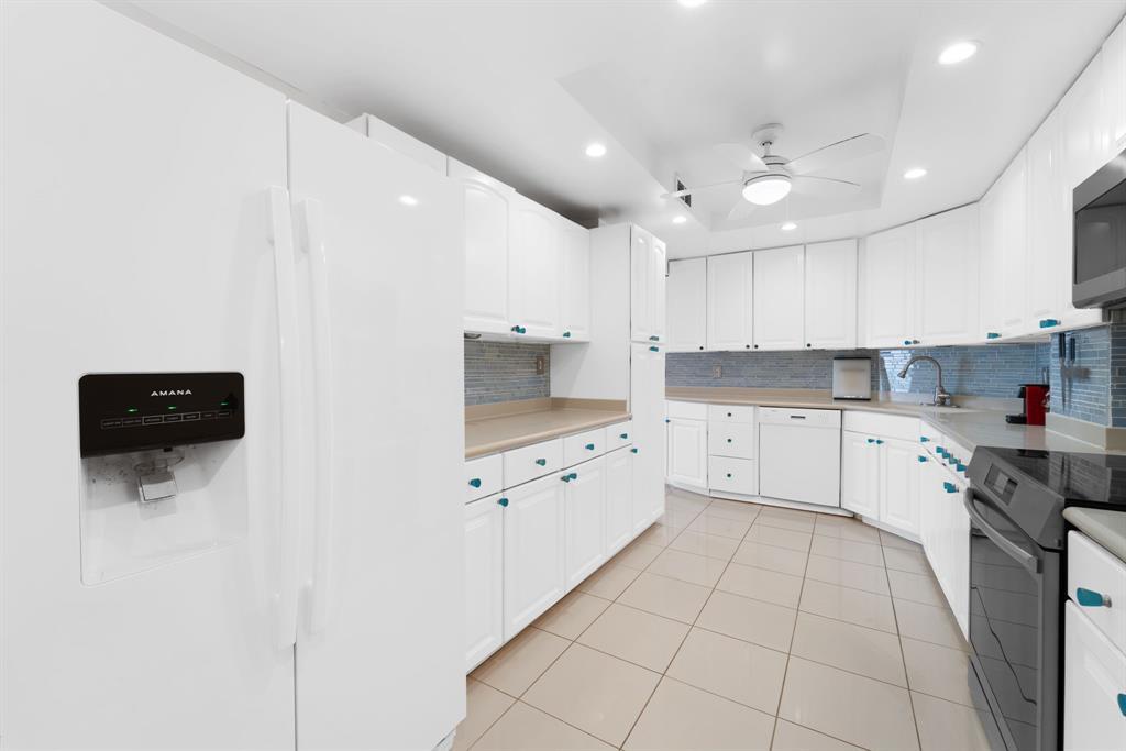 Building Photo - 111 N Pompano Beach Blvd