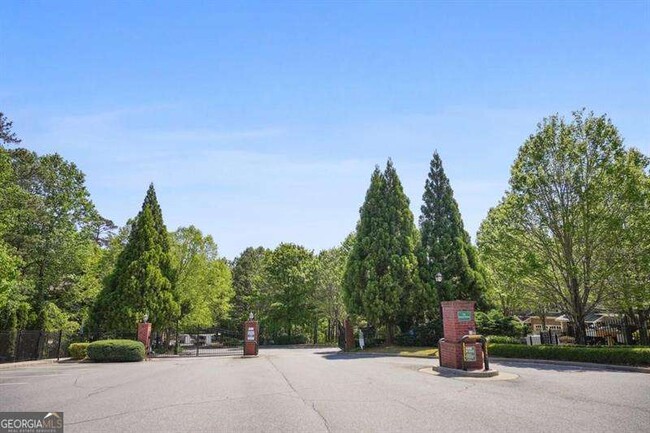 Building Photo - 5510 Glenridge Park NE