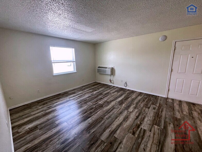 Building Photo - 2111 NW Lindy Ave