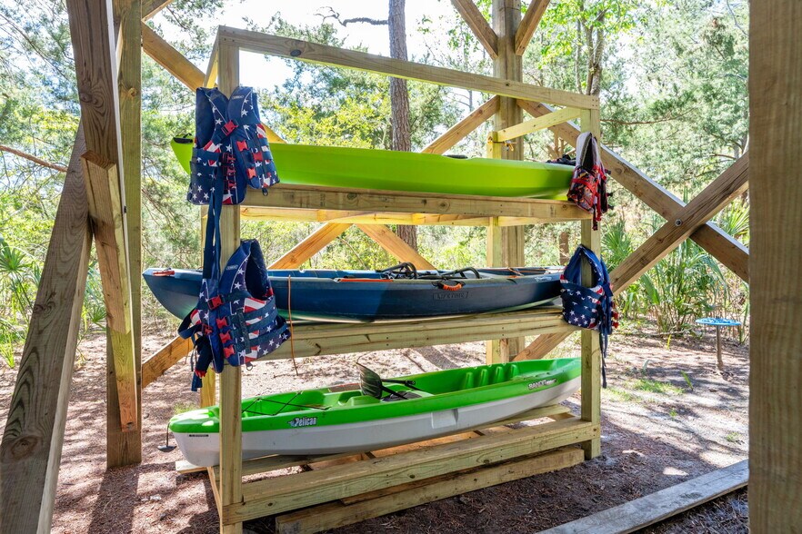 Building Photo - 211 Lewis Dr