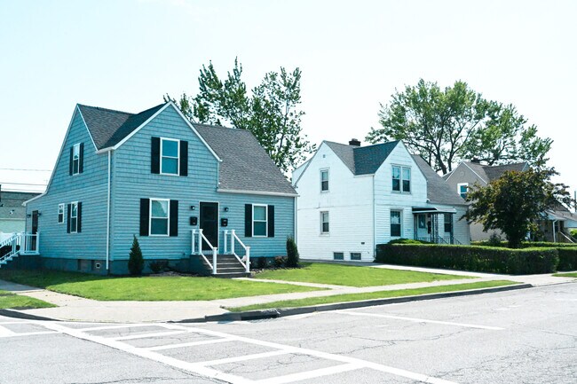 Building Photo - 330 Mang Ave