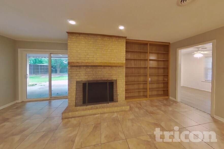 Building Photo - 908 Hilton Pl