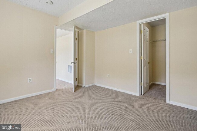 Building Photo - 14677 Cloverdale Rd
