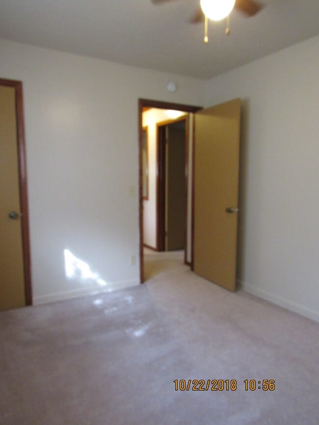 Building Photo - GREAT STARTER HOME!! PETS NEGOTIABLE WITH ...