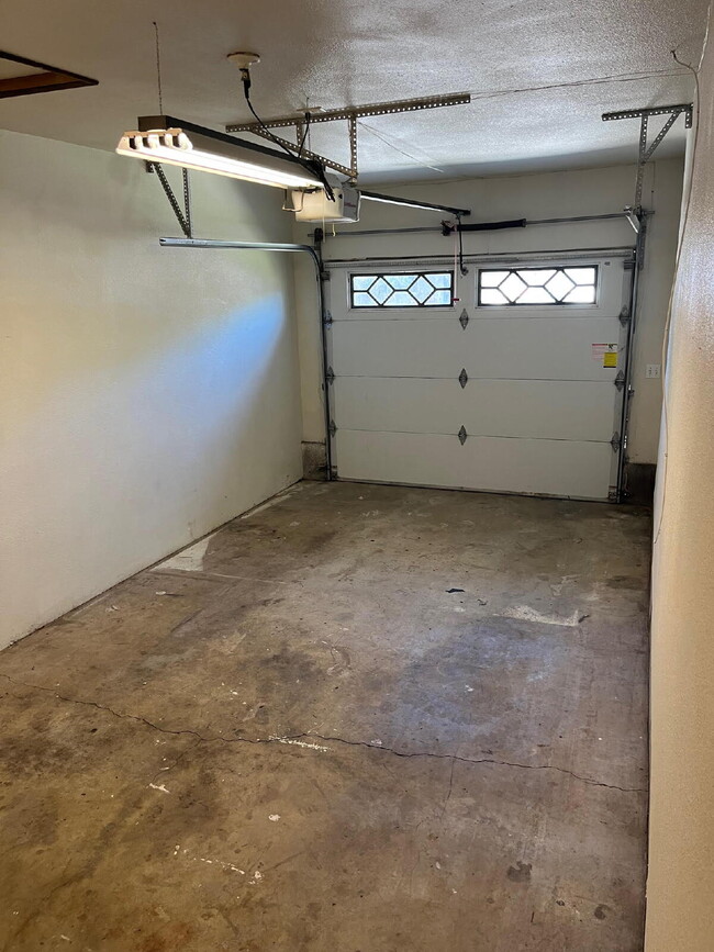 Building Photo - Charming 2-Bedroom Duplex in McMinnville
