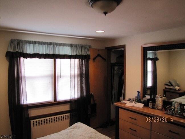 Building Photo - 298 Luddington Ave