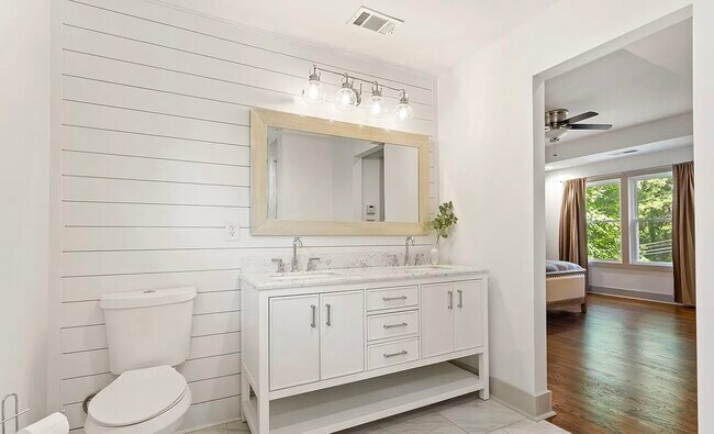 Building Photo - 2129 Kensington Gates Dr NW