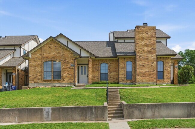 Building Photo - Rowlett Duplex
