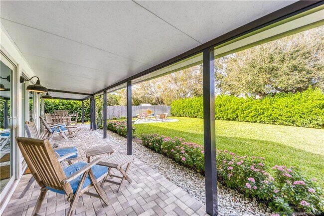 Building Photo - 533 SE Ocean Spray Terrace
