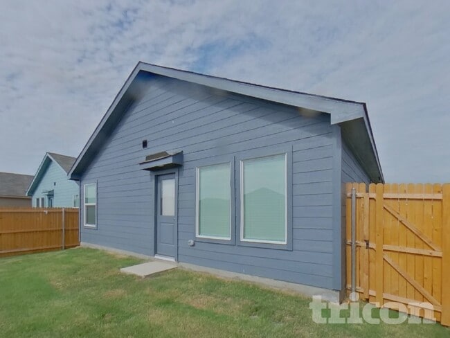 Building Photo - 811 Ponderosa Ln