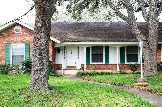 Building Photo - COLONIAL HILLS, NORTH EAST I.S.D.