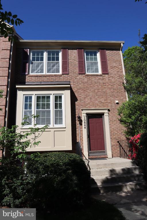 Building Photo - 10848 Douglas Ave