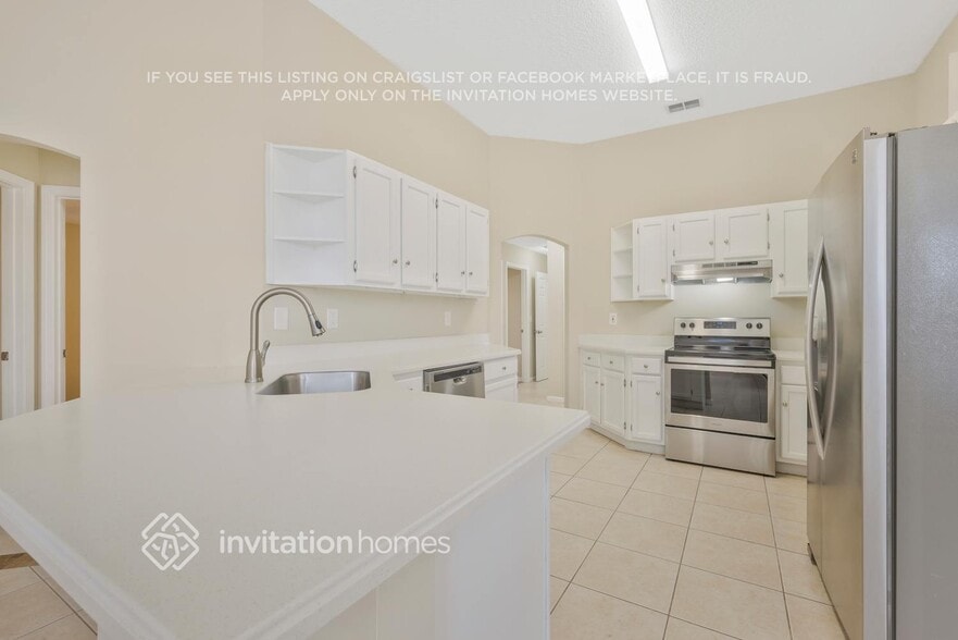 Building Photo - 492 Summit Ridge Dr