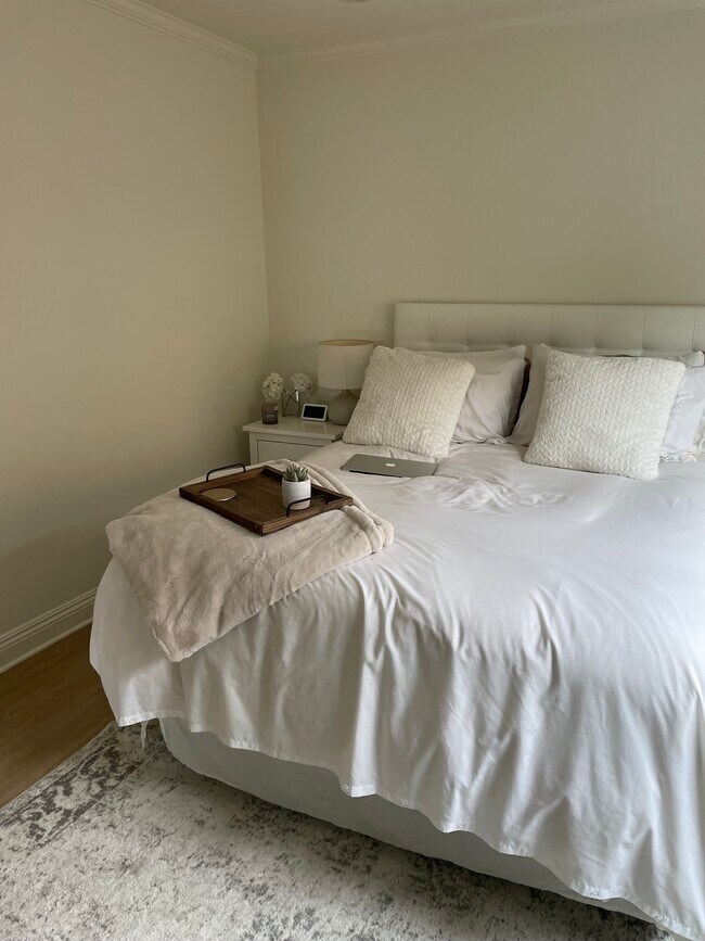 Building Photo - 1108 W Balboa Blvd