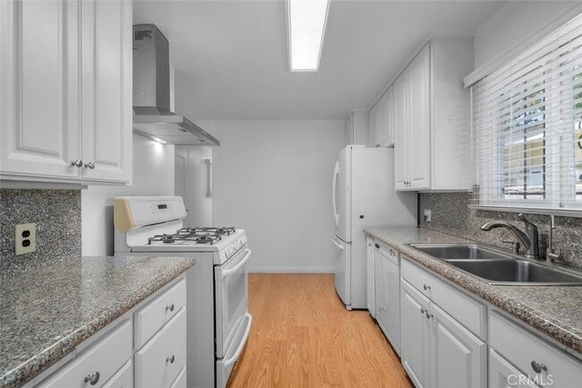 Building Photo - 5210 Ventura Canyon Ave