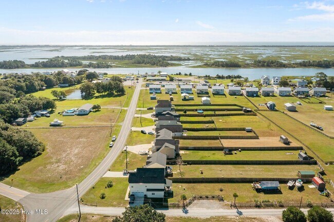 Building Photo - 216 Shell Rock Landing Rd