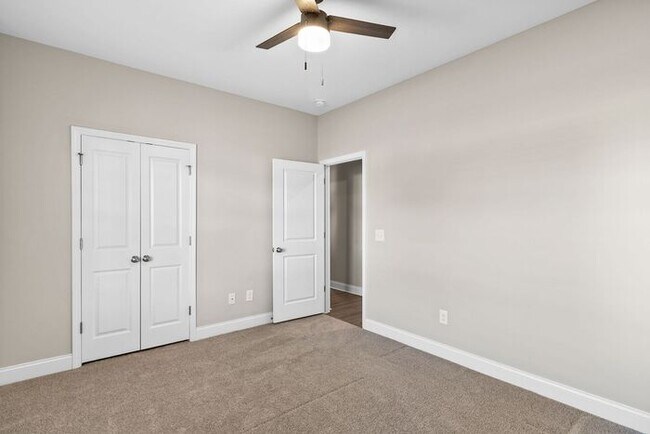 Building Photo - 3 Bedroom, 2.5 Bath Home with Bonus Room