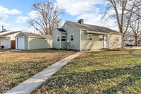 Building Photo - 420 Douglas Dr