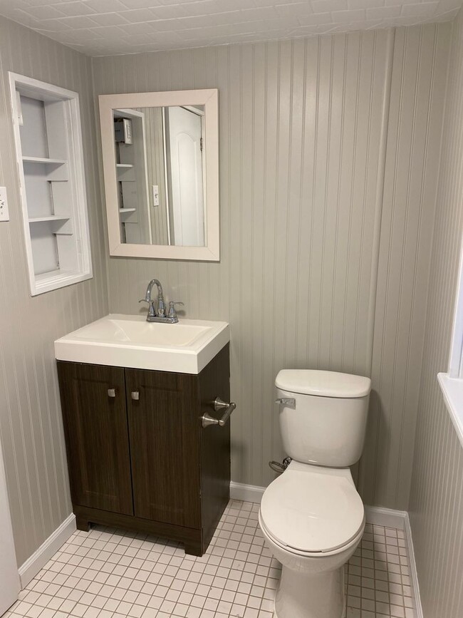 Building Photo - Renovated Hill Home for Rent!