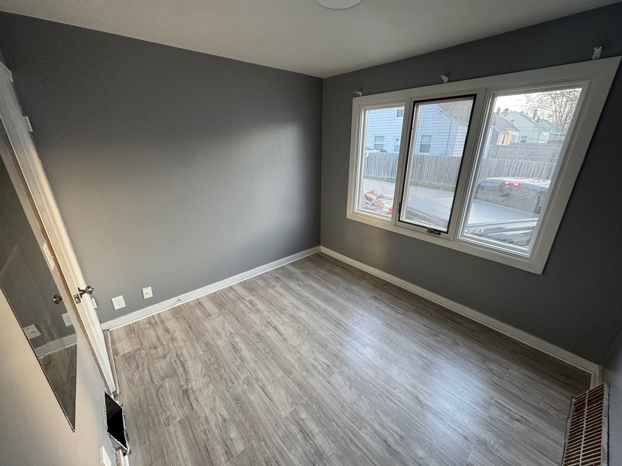 Building Photo - 3927 S Clement Ave
