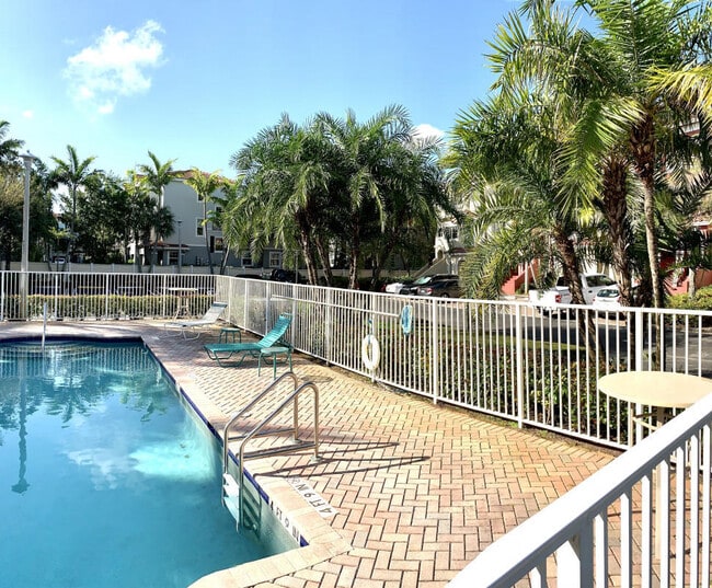 Building Photo - 421 Bayfront Dr