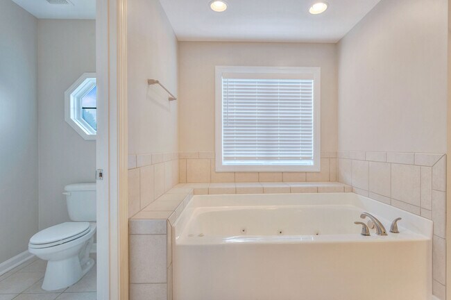 Building Photo - 107 McKinnon Pl