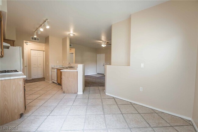 Building Photo - 1050 E Cactus Ave