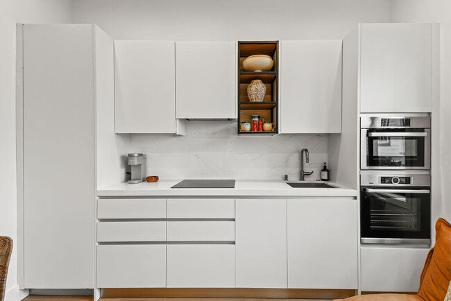 Building Photo - 226 Oleander Ave