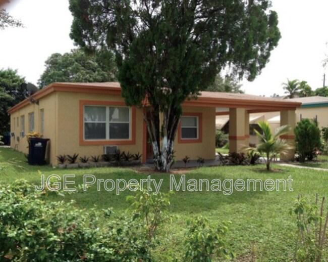 Building Photo - 2154 NE 168th St