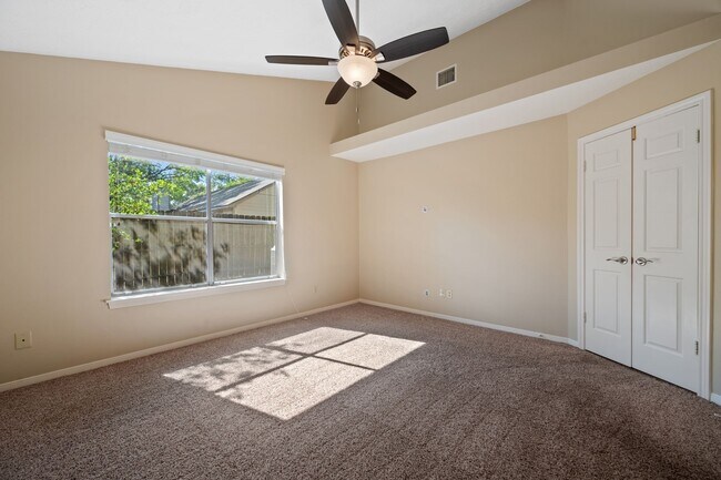 Building Photo - 3411 Valley Gardens Dr