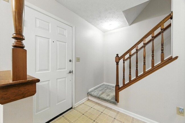 Building Photo - 39 Oneonta Drive Newport News VA 23602