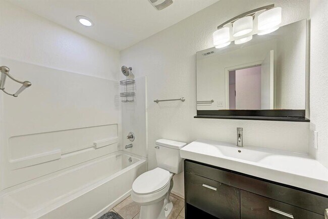 Building Photo - 103 Salerno Dr