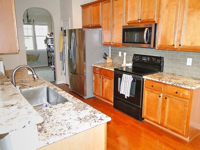 Building Photo - Updated 3 Bedroom, 2.5 Bathroom Home w/ 2 Car Garage in SW Durham/Southpoint!