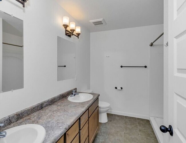Building Photo - Modern 3 Bedroom 3 Bath Townhome in New Construction Neighborhood