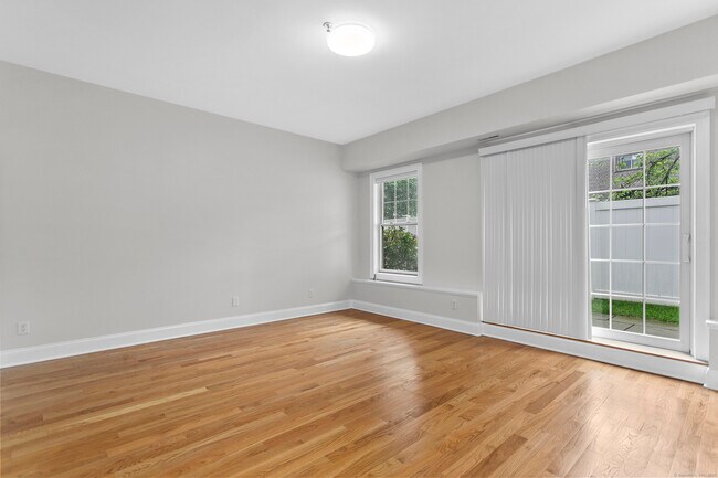 Building Photo - 14 1st St