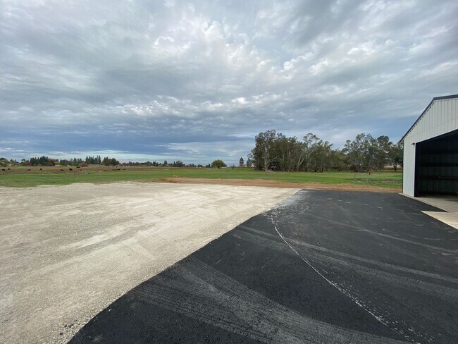 Building Photo - Fully Renovated Home on 5 Acres