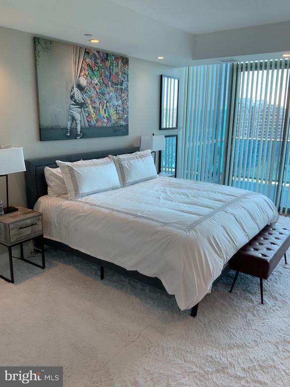 Building Photo - 1881 N Nash St