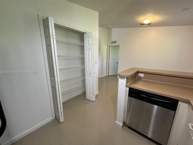 Building Photo - 990 NE 33rd Terrace