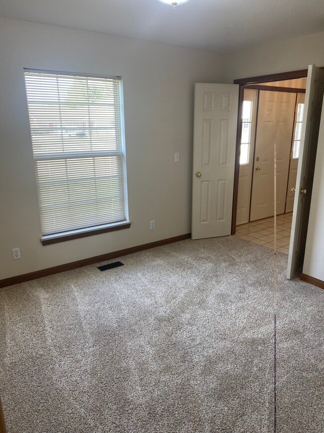 Building Photo - 2925 E Buckskin Dr