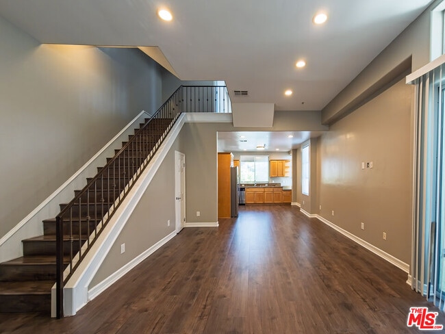 Building Photo - 5237 Willowcrest Ave