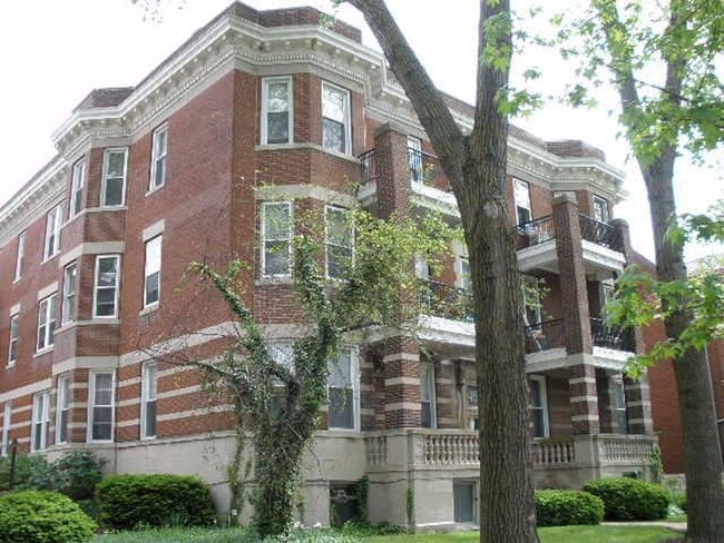 Building Photo - Charming Condo Walkable to Central West End-Washer Dryer in Unit