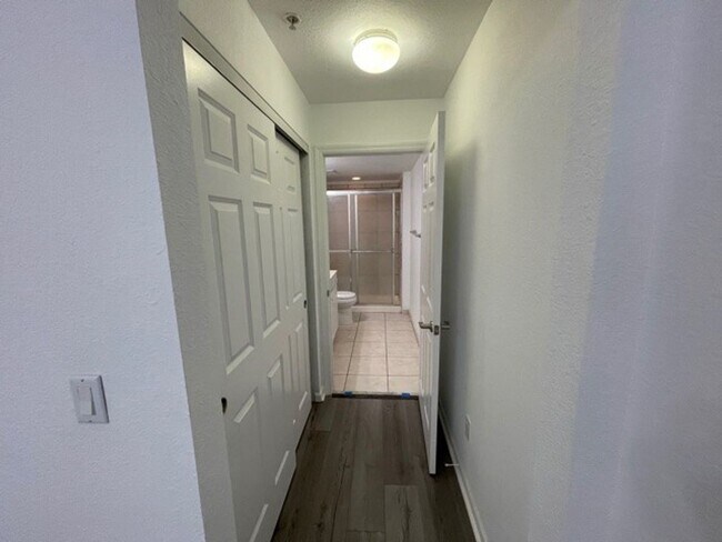 Building Photo - Spacious 2 Bed 2 Bath Condo in Gated Marsh Harbour