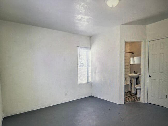 Building Photo - 2204 Fair Ave