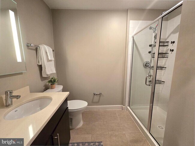 Building Photo - 1320 Fenwick Ln