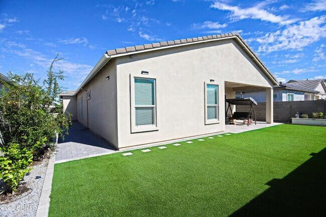 Building Photo - 10549 W Albert Ln