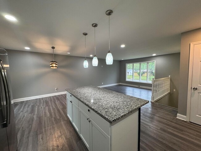 Building Photo - 541 W 67th Ln