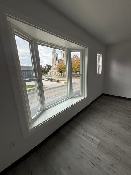 Building Photo - 1325 N 8th St