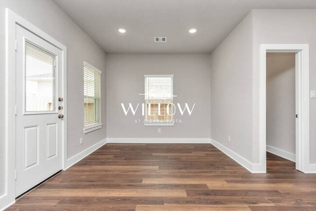 Building Photo - Spacious 4-Bedroom Home – 6 Weeks FREE Rent!